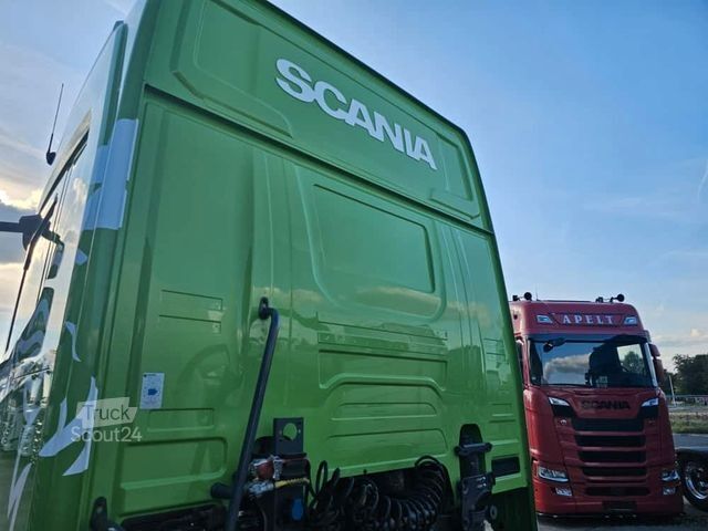 Стандартный седельный тягач SCANIA R 460*SPITZER SILO*WENIG KM*ACC*KOMPRESSOR*TOP