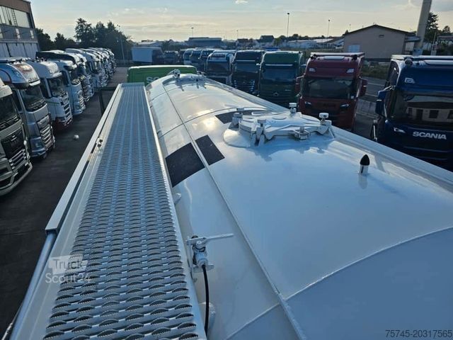 Стандартный седельный тягач SCANIA R 460*SPITZER SILO*WENIG KM*ACC*KOMPRESSOR*TOP