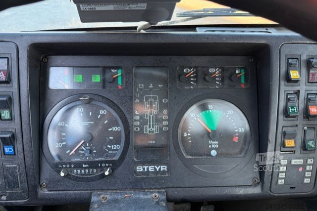 Grue montée sur camion STEYR 19S360 4x4 HMF2230-7