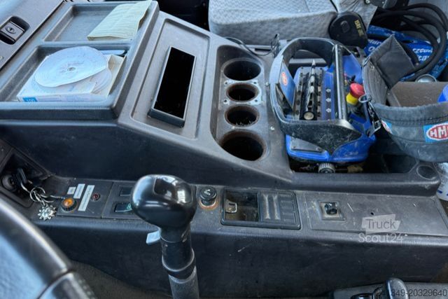 Grue montée sur camion STEYR 19S360 4x4 HMF2230-7