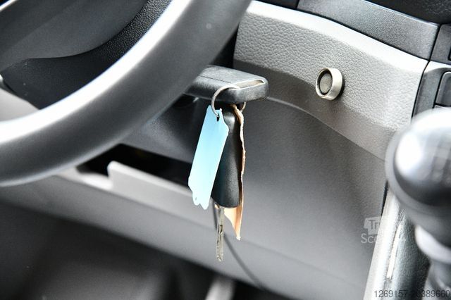 Dobozos furgon VOLKSWAGEN Crafter Kasten L2H1 Mixto 5-Sitzer Klima Navi