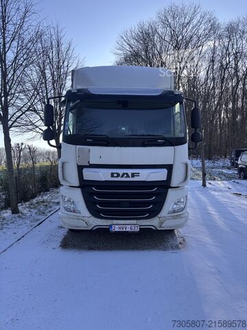Flatbed truck with tarp DAF CF 260