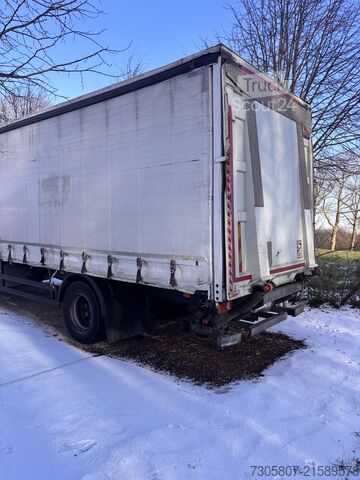 Flatbed truck with tarp DAF CF 260