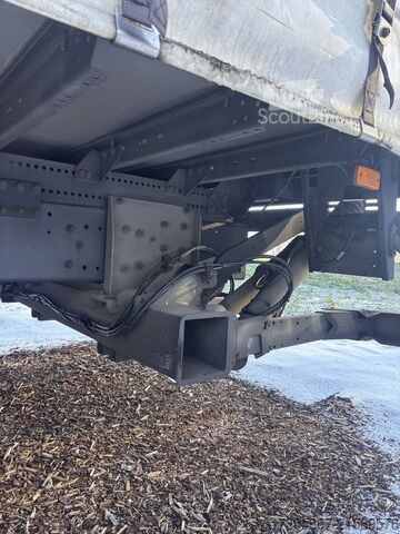 Flatbed truck with tarp DAF CF 260