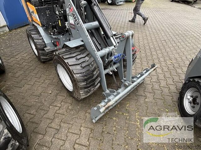 Chargeuse de cour Giant G1500