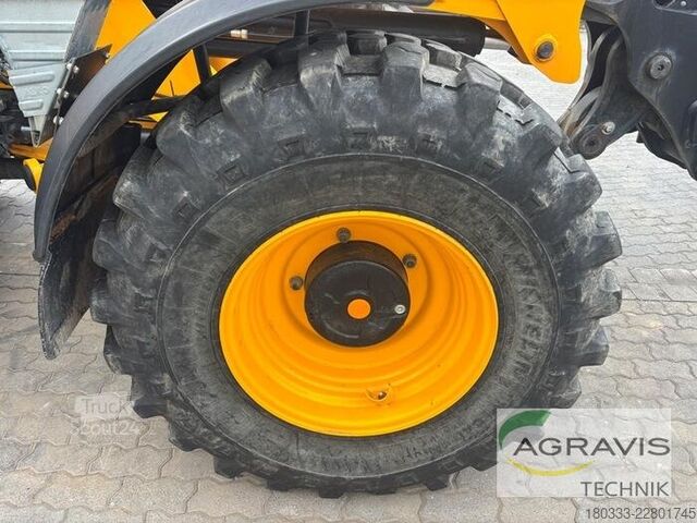 محمل ساحة JCB TM 320 AGRI