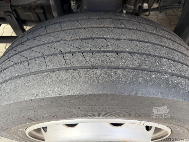 Camion cu platformă Scania R420 Montagekran Fassi 135 bis 23 Meter