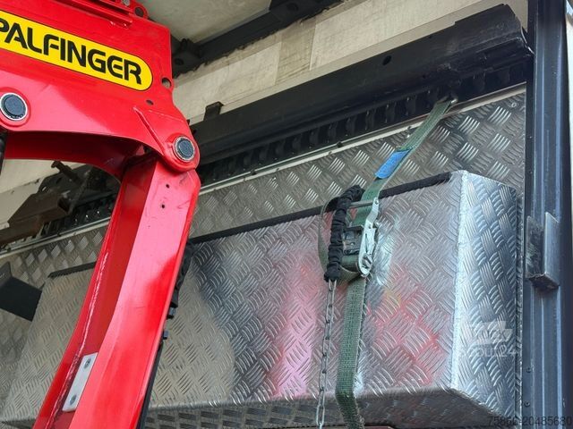 Kravas automašīna ar furgonu un celtni IVECO 72-210 HI Matic Rollplane Palfinger PC 3800