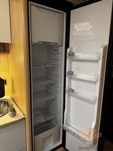 Karavan LMC Style 70 493 K Familienfahrzeug Insektenschutzt