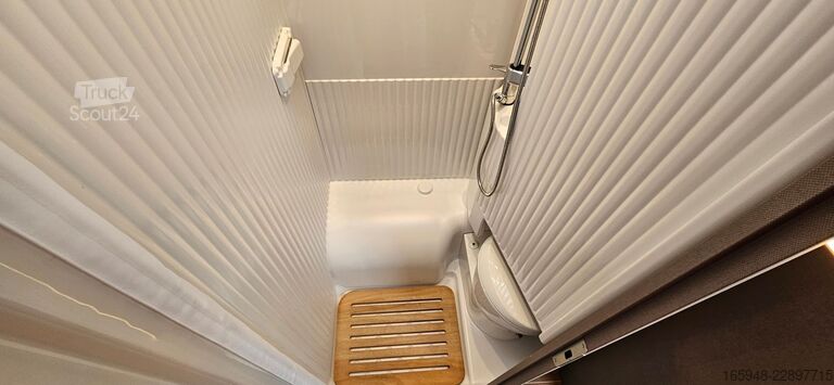 Halvintegrerad husbil ETRUSCO ETRUSCO 6.8 SR VAN