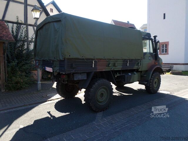Vrachtauto met open laadbak MERCEDES-BENZ Unimog MIL 2 To U 1300L  Mit Plane & Sprigel