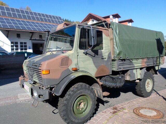 Vrachtauto met open laadbak MERCEDES-BENZ Unimog MIL 2 To U 1300L  Mit Plane & Sprigel