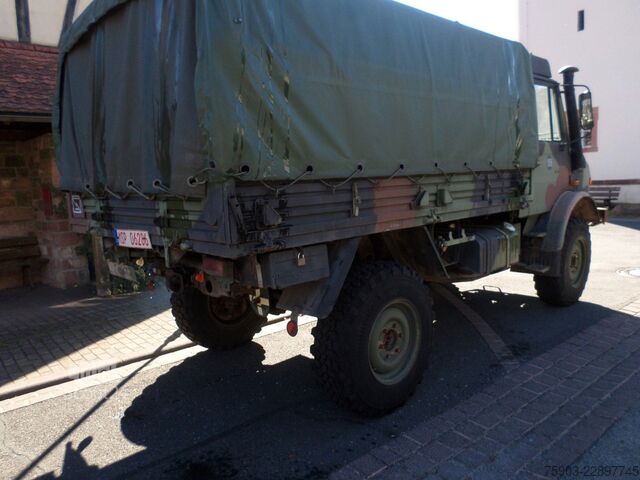 Vrachtauto met open laadbak MERCEDES-BENZ Unimog MIL 2 To U 1300L  Mit Plane & Sprigel