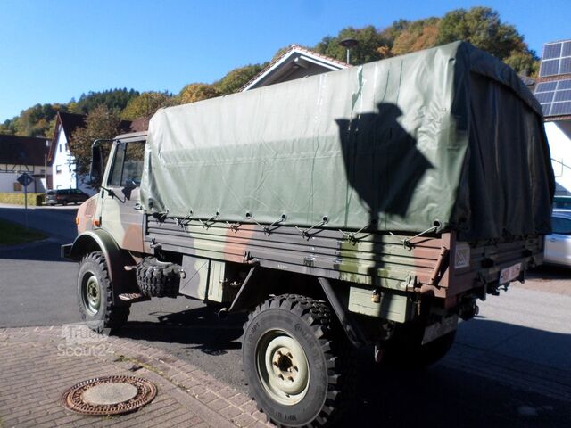Vrachtauto met open laadbak MERCEDES-BENZ Unimog MIL 2 To U 1300L  Mit Plane & Sprigel