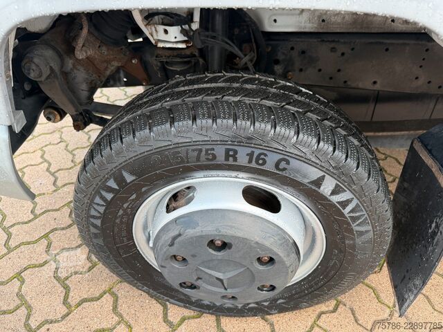 Kombiniran vozilo s ponjavo MERCEDES-BENZ Vario 614 D DoKa PP/ DPF/ LBW 1.0t/ AHK/ Org. KM