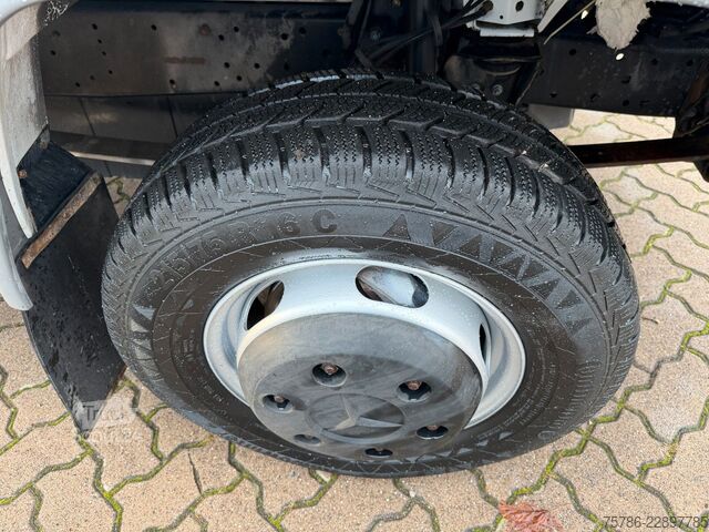 Kombiniran vozilo s ponjavo MERCEDES-BENZ Vario 614 D DoKa PP/ DPF/ LBW 1.0t/ AHK/ Org. KM