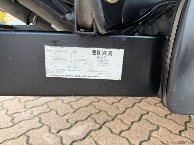 Kombiniran vozilo s ponjavo MERCEDES-BENZ Vario 614 D DoKa PP/ DPF/ LBW 1.0t/ AHK/ Org. KM