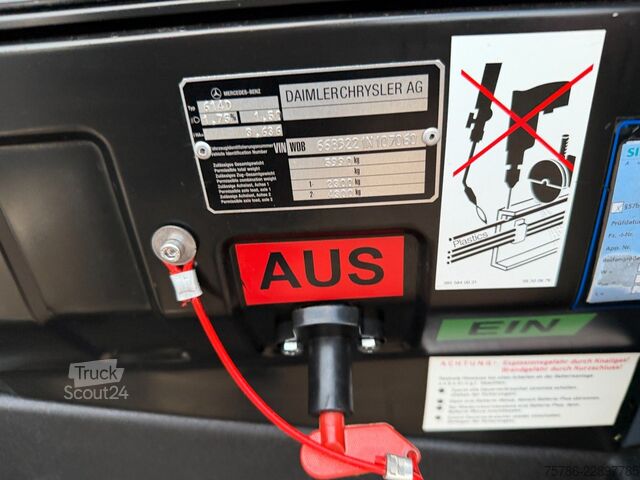 Kombiniran vozilo s ponjavo MERCEDES-BENZ Vario 614 D DoKa PP/ DPF/ LBW 1.0t/ AHK/ Org. KM