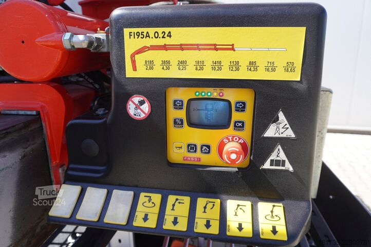 Platformă cu macara Mercedes-Benz Arocs 2536 6x2 / 200 tho.km / Fassi F195