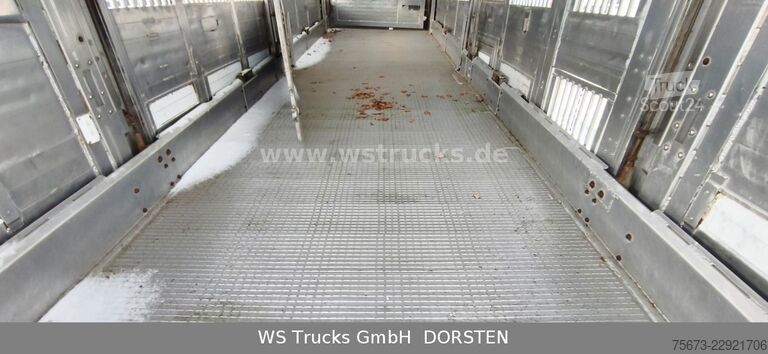 Ремарке за превоз на коне MENKE-JANZEN Tandem 3 Achsen 2 Stock Eigenes Aggregat