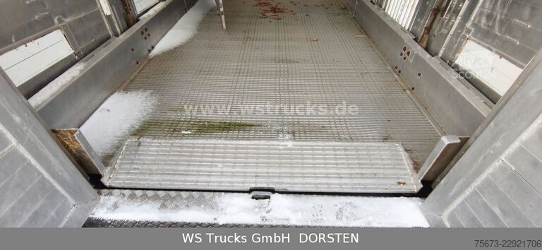 Ремарке за превоз на коне MENKE-JANZEN Tandem 3 Achsen 2 Stock Eigenes Aggregat