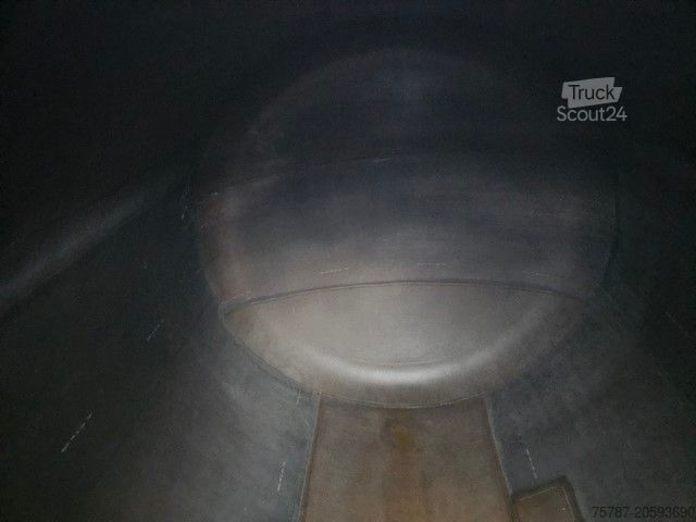 Polpriklopnik za zamenljive nadgradnje SCHMITZ CARGOBULL Tankchassis mit Tankcontainer, 424.676 KM