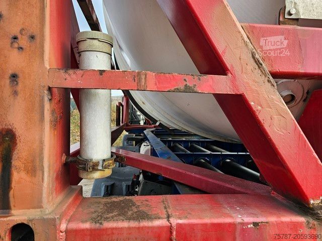 Vekselpåbygg-semitrailer SCHMITZ CARGOBULL Tankchassis mit Tankcontainer, 424.676 KM