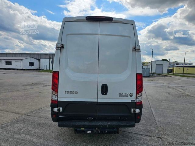 Yüksek tavanlı panelvan IVECO 35S16 A8 V L, mittellang & hoch, kleiner Schaden