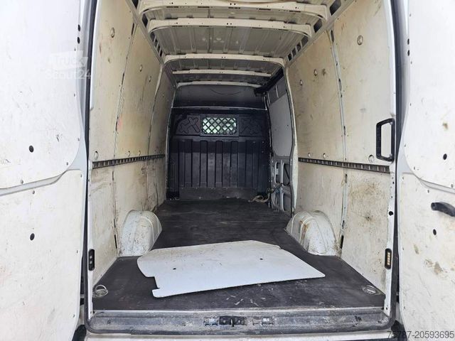 Aukštas mikroautobusas IVECO 35S16 A8 V L, mittellang & hoch, kleiner Schaden