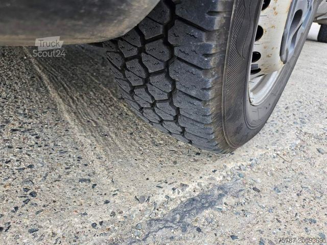 Aukštas mikroautobusas IVECO 35S16 A8 V L, mittellang & hoch, kleiner Schaden