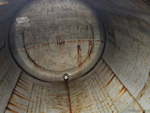 Naczepa z wymienną zabudową SCHMITZ CARGOBULL Tankchassis mit Tankcontainer, 375.678 Km