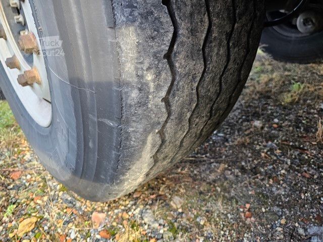 Naczepa z wymienną zabudową SCHMITZ CARGOBULL Tankchassis mit Tankcontainer, 375.678 Km