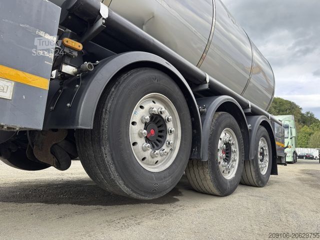 Semirimorchio cisterna  Schwingenschlögel Bitumen-Edelstahl-isoliert