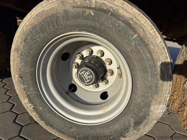 Низькорамний напівпричіп KÄSSBOHRER Tieflader teleskopierbar hydr. Hochbett