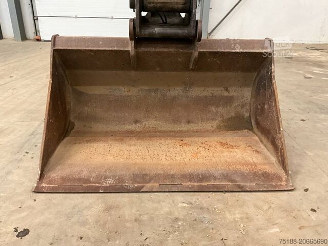 Escavadora de lagartas Hitachi ZX 250 LC-3