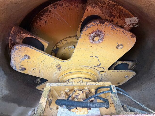 Single roller Caterpillar CS583E