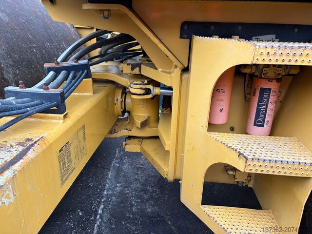 Single roller Caterpillar CS583E
