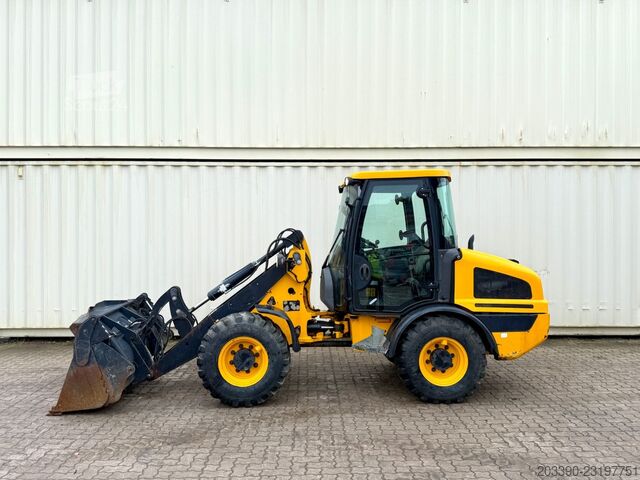 Ładowarka kołowa JCB 407 / 2018 BJ / 1.949 H / Klappschaufel