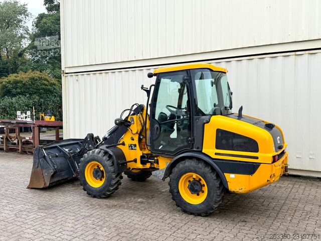 Ładowarka kołowa JCB 407 / 2018 BJ / 1.949 H / Klappschaufel