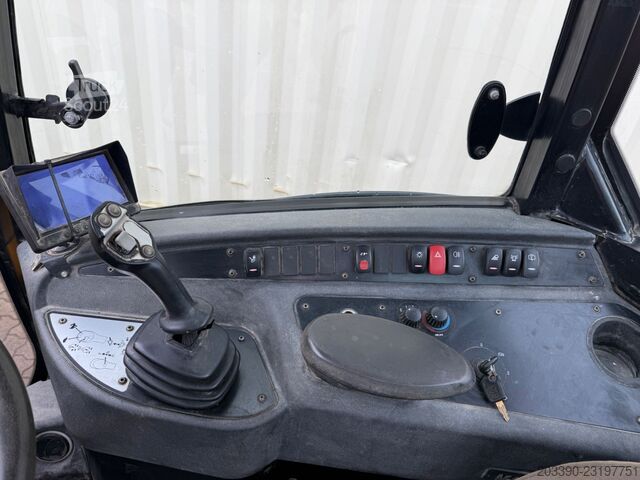 Ładowarka kołowa JCB 407 / 2018 BJ / 1.949 H / Klappschaufel