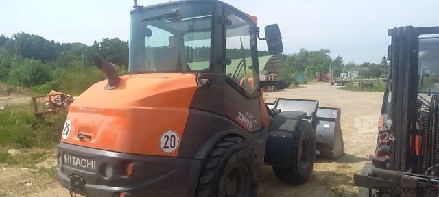 Kolesni nakladalnik HITACHI ZW 95  6V
