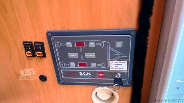 Caravan WILK S4 700 DM