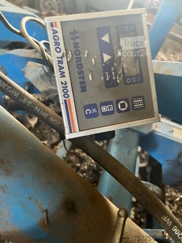 Máquina agrícola  NS1030