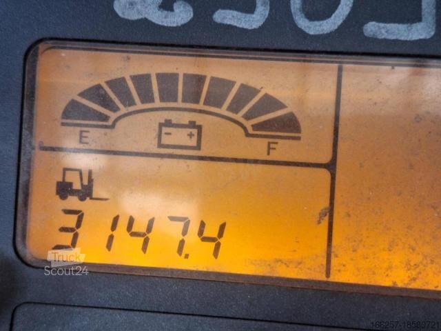 Front loader forklift Caterpillar EP25K