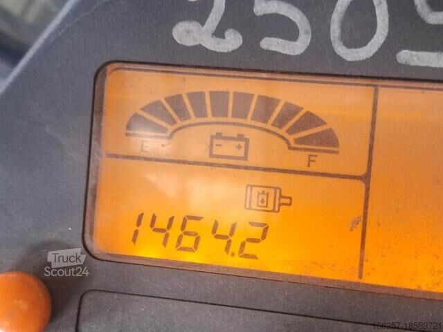 Front loader forklift Caterpillar EP25K