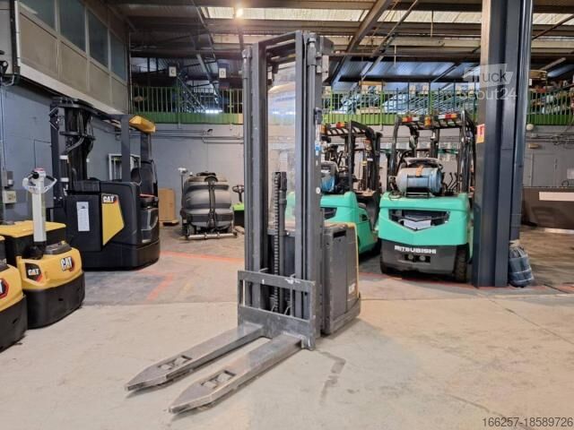 Handmatige stapelaar Caterpillar NSV16P