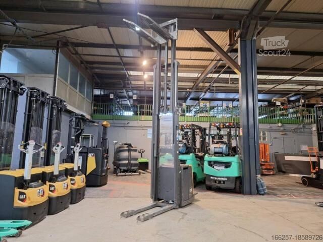 Handmatige stapelaar Caterpillar NSV16P