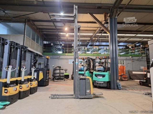 Handmatige stapelaar Caterpillar NSV16P