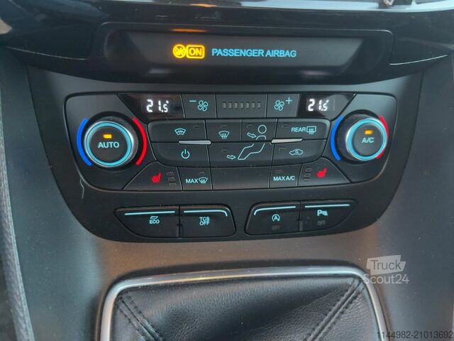 Minibus FORD Tourneo Connect TITANIUM L1 ACC SD
