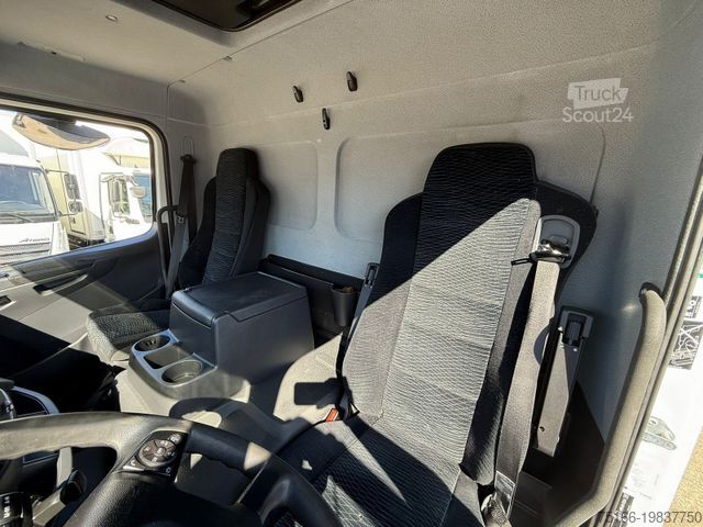 Chladírenská dodávka MERCEDES-BENZ ATEGO 818 L Kühlkoffer 5,30 m LBW 1,5 T*THERMO